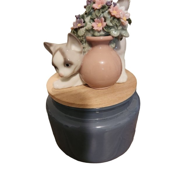 Lladro "Secret Spot Collectible Figurine #06566 Glazed Finish - Picture 7 of 9